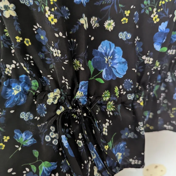 Banana Republic - Floral Black and Blue Peplum Blouse - XL - Picture 5 of 8